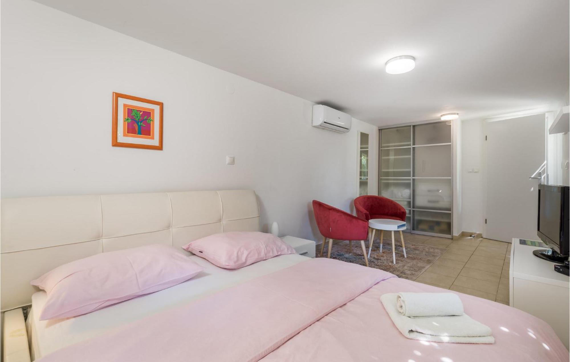 Nice Home In Krk With Kitchen Krk Town Extérieur photo